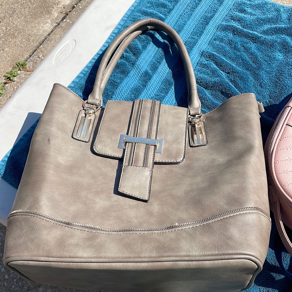 PURSE (NEW WITHOUT TAGS)